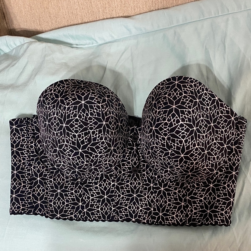 Chic Black and White Geometric Bandeau